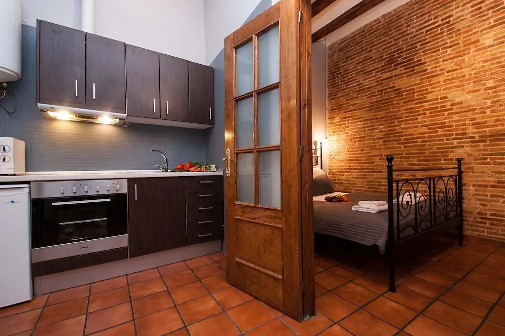 Отель Plaza Real Apartments Барселона