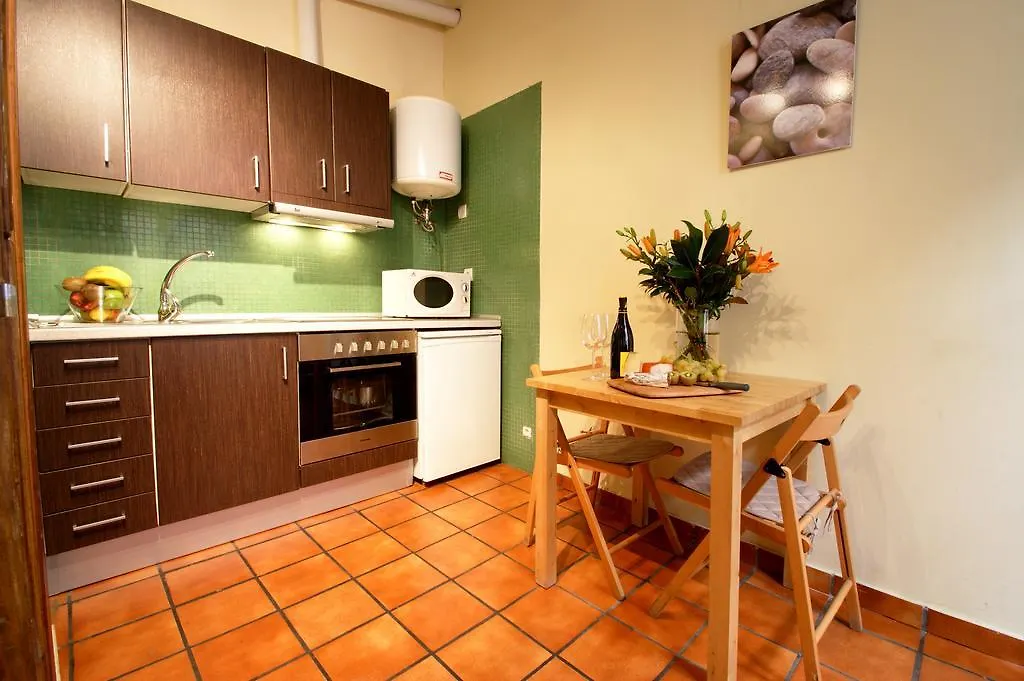 Plaza Real Apartments Барселона Отель