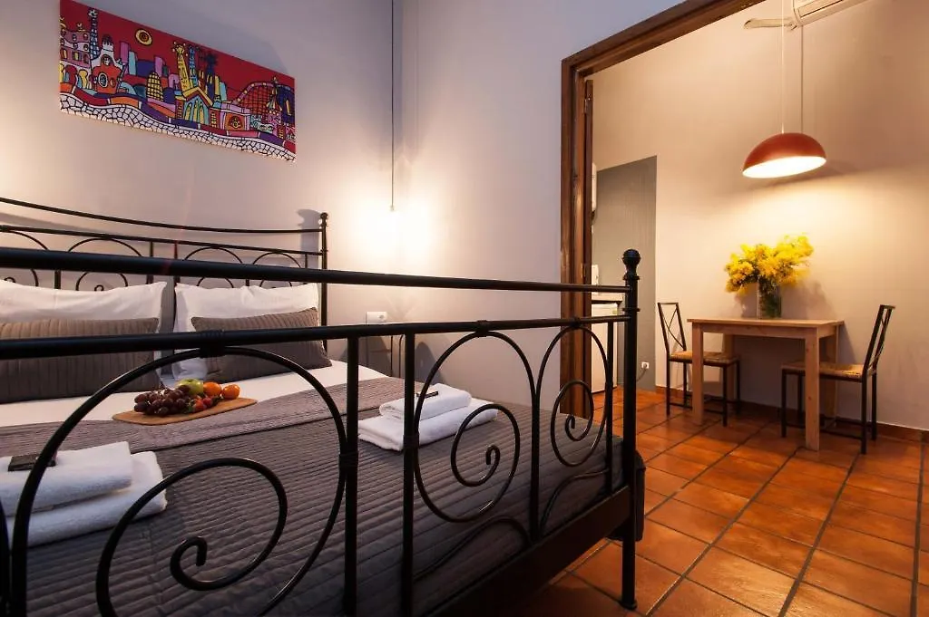 Отель Plaza Real Apartments Барселона