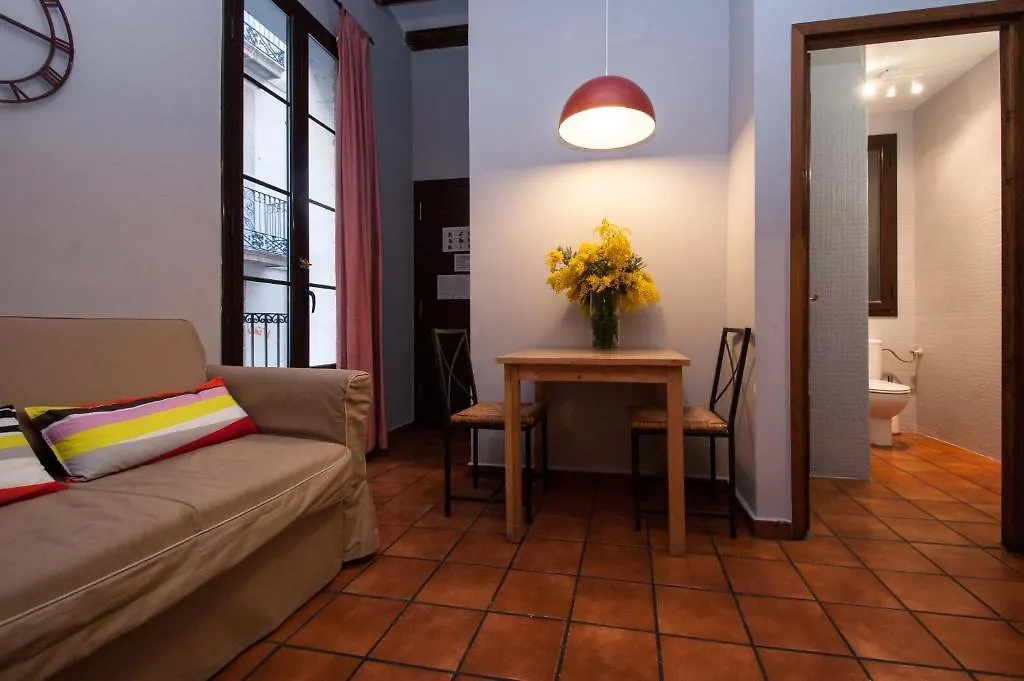 Отель Plaza Real Apartments Барселона